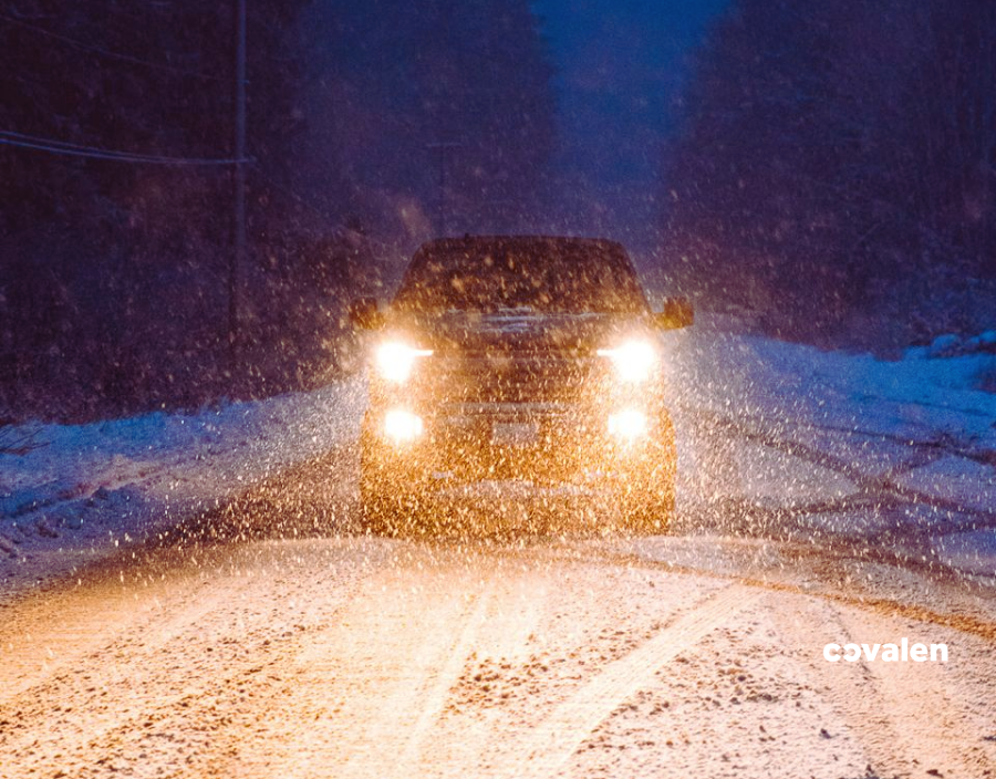 Conduite hivernal le soir dans la neige